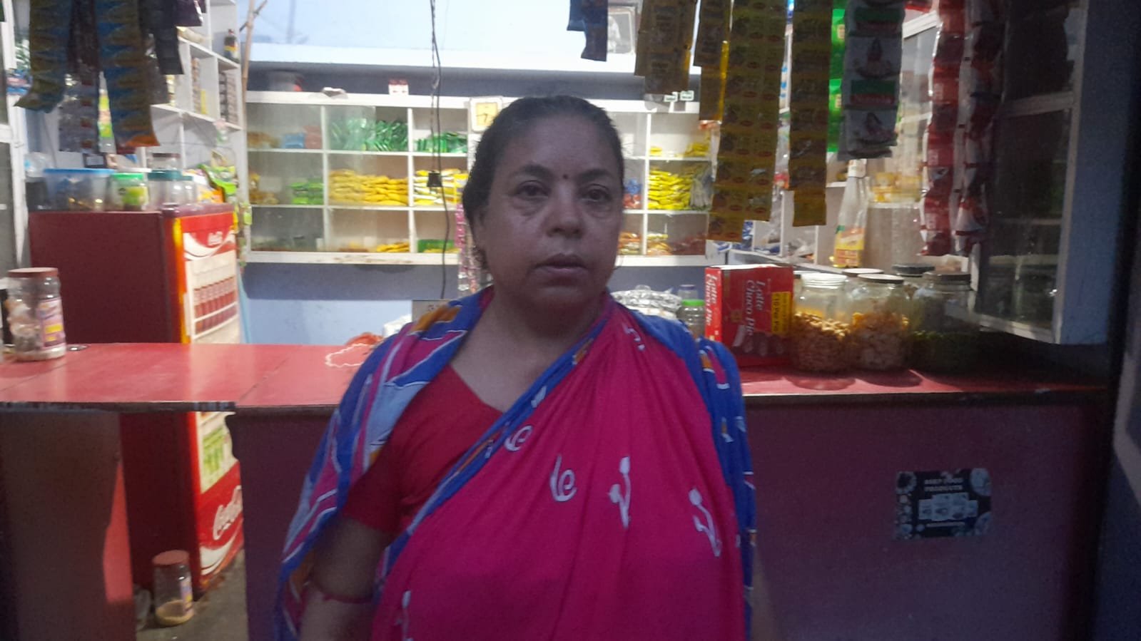 जमशेदपुर के सिधगोड़ा क्षेत्र में महिला से सोने की चेन छीनने के बाद जांच करती पुलिस