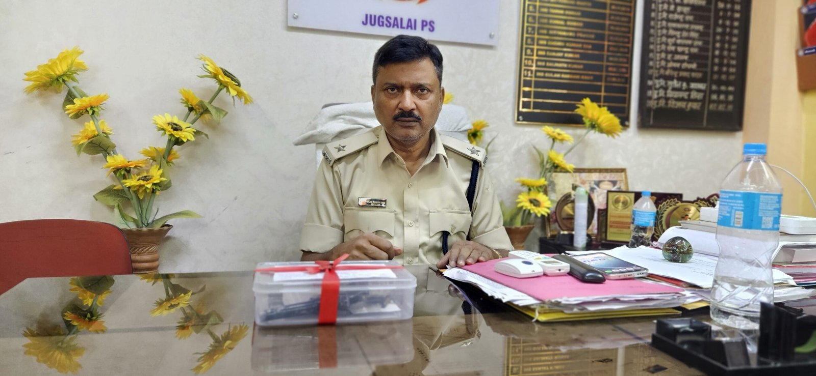 जमशेदपुर के जुगसलाई में पार्वती घाट के पास कट्टा और कारतूस के साथ गिरफ्तार किशोर की खबर का मुख्य डिजिटल न्यूज़ बैनर।