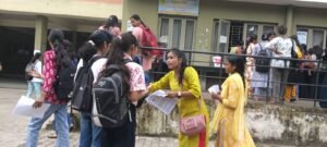 जमशेदपुर में महिलाओं की सुरक्षा को लेकर जागरूकता अभियान चलाते AIDSO के कार्यकर्ता