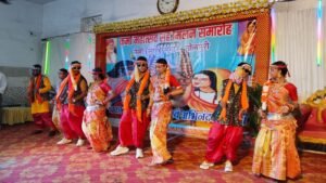 गोलमुरी में आयोजित कर्मा महोत्सव में संबोधित करतीं विधायक पूर्णिमा साहू
