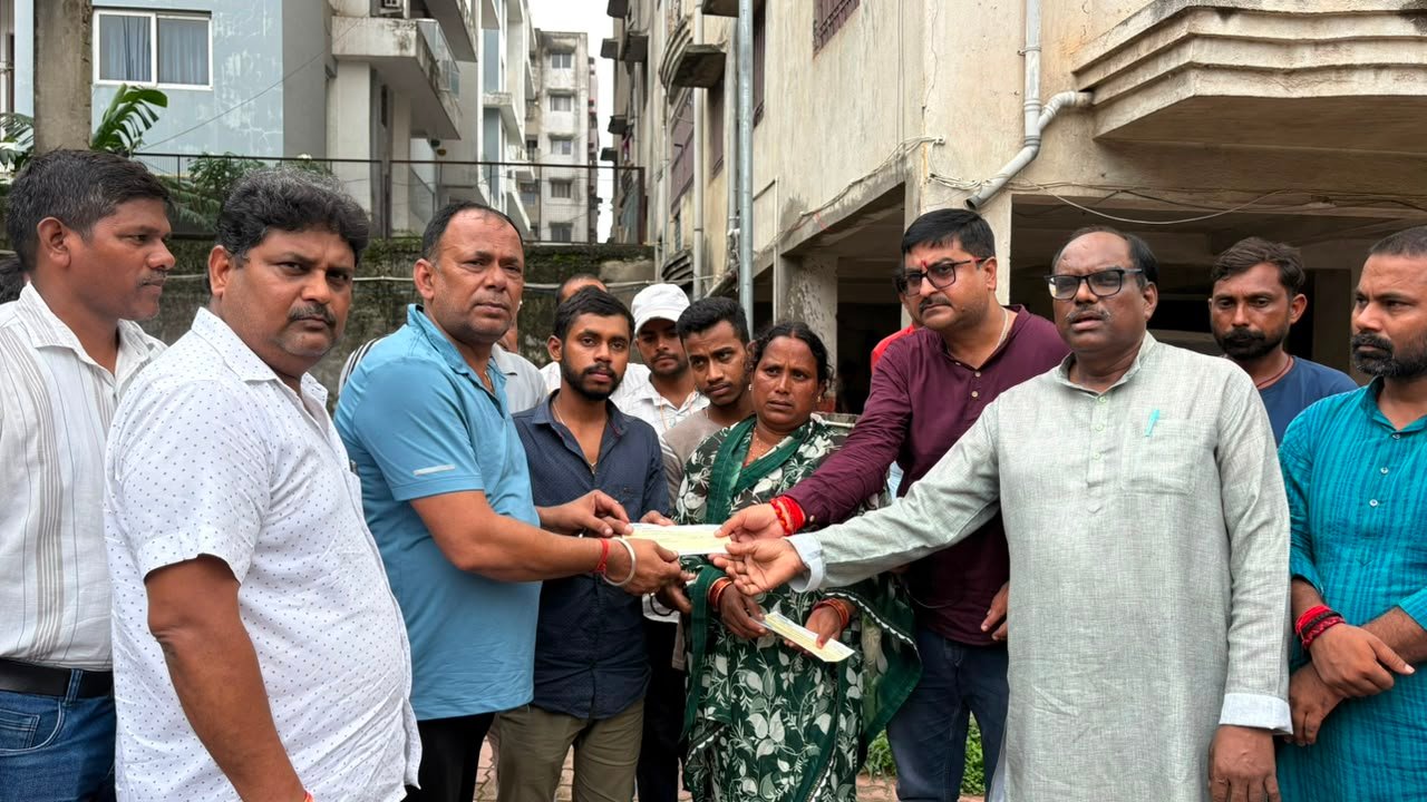करंट लगने से मृत मजदूर चेतन यादव के परिजनों को मुआवजा दिलाने के संबंध में सरयू राय