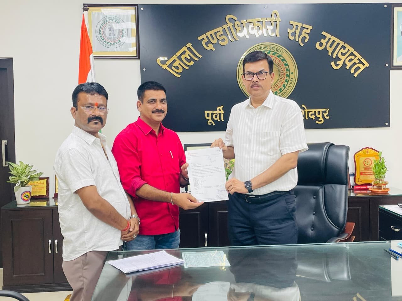 रथयात्रा 2026 की सुरक्षा व्यवस्था को लेकर प्रशासन को ज्ञापन सौंपते हिन्दू पीठ के पदाधिकारी
