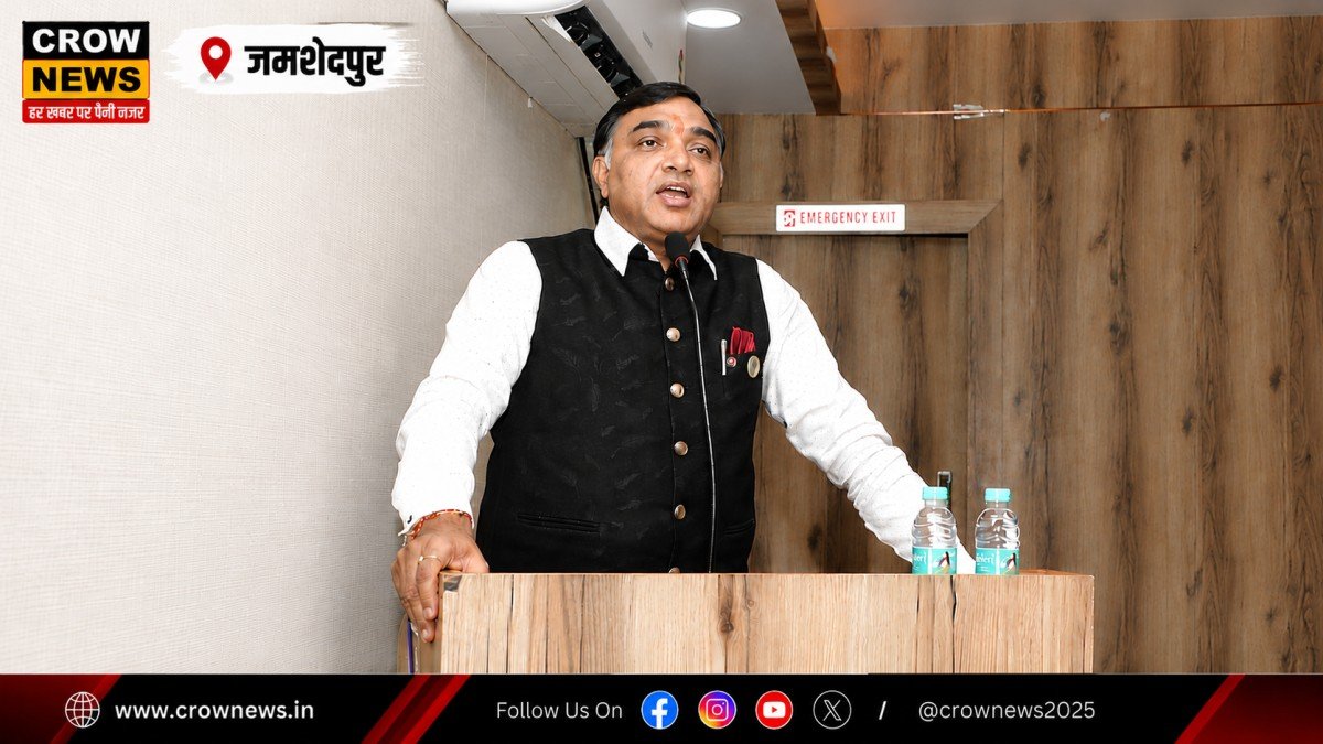 जमशेदपुर में आयोजित होने वाले सिम्पोजियम 2026 की जानकारी देते पदाधिकारी