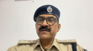 कटिहार में युवक की गिरफ्तारी के बाद जांच करती सुरक्षा एजेंसियां