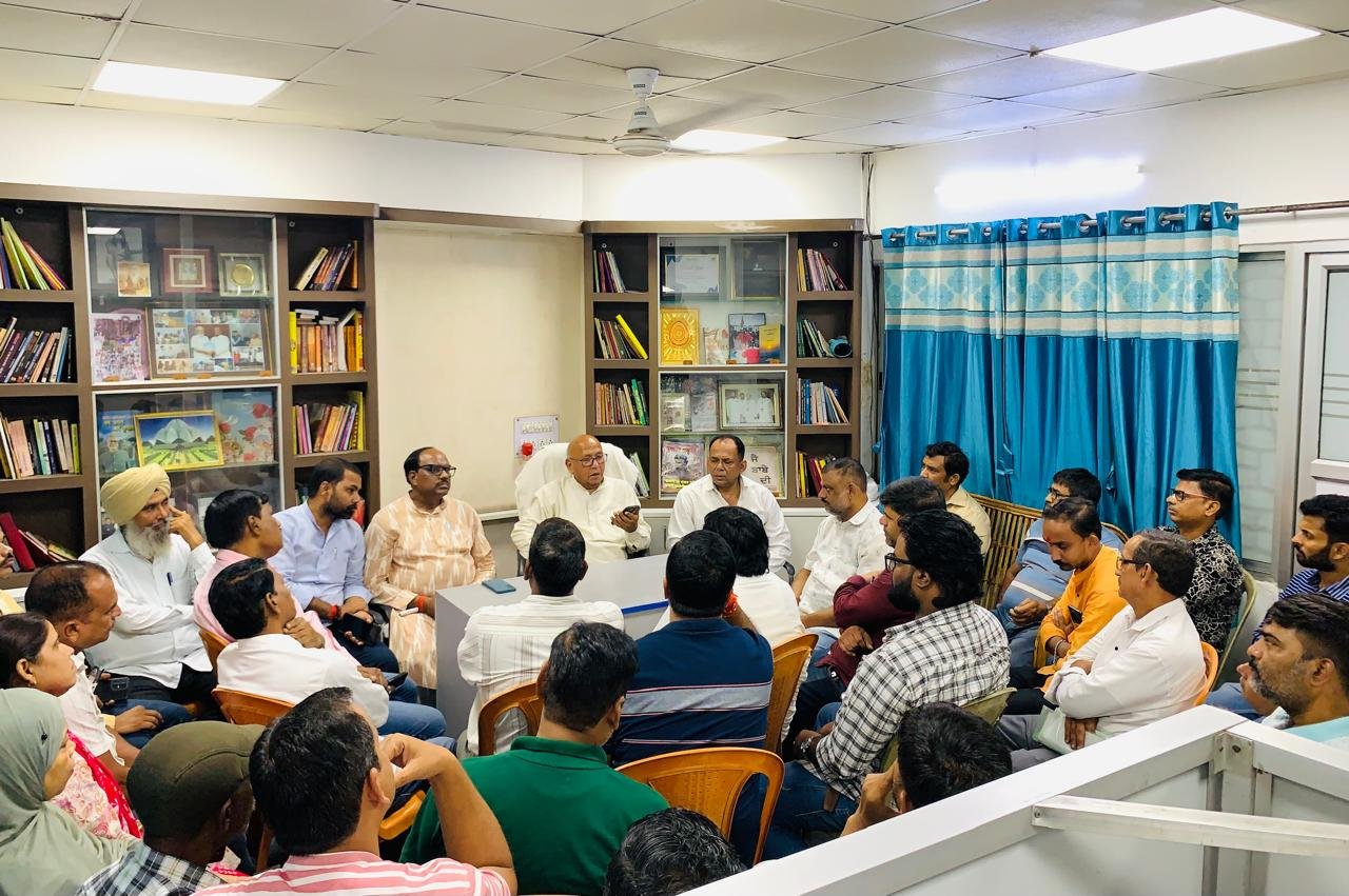 मानगो नगर निगम के खिलाफ आंदोलन की घोषणा करते विधायक Saryu Roy और जदयू कार्यकर्ता