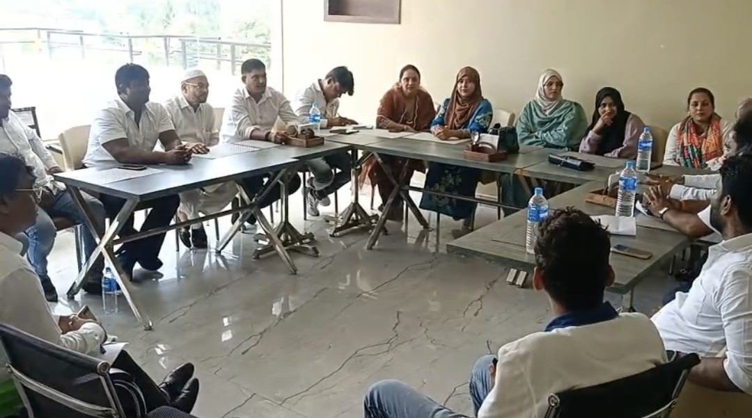 मानगो नगर निगम में पार्षद एकता मंच गठन के दौरान बैठक में मौजूद पार्षद।