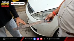 निक्को पार्क के पास कार से धारदार हथियार बरामद होने के बाद जांच करती बिष्टुपुर पुलिस