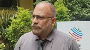 KPS कदमा के UNESCO ASPnet में शामिल होने की जानकारी देते स्कूल प्रतिनिधि