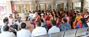 सिदगोड़ा सूर्य मंदिर समिति की जलाभिषेक यात्रा की तैयारियों की समीक्षा करते रघुवर दास